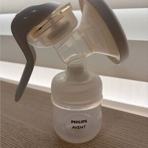 Philips Avent White Manual Pump